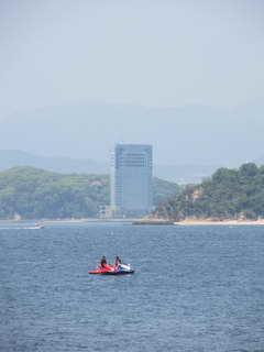 ジェットスキーをする人